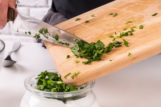 La sencilla receta de ensalada Caprese de Karlos Arguiñano, con sólo 3 ingredientes 6 Merca2.es Elabora el aderezo