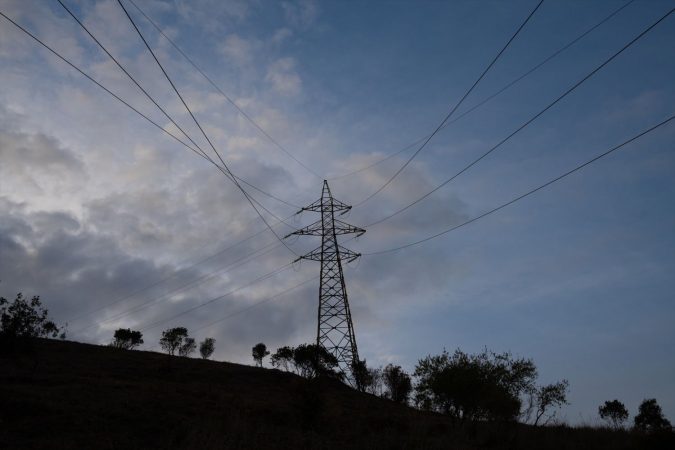 Lo que las eléctricas no quieren que sepas: la OCU filtra cuál es la compañía más barata 22 Merca2.es tendido eléctrico