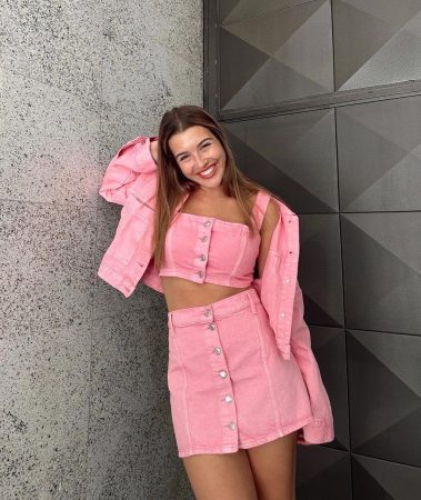 Alba Díaz y el conjunto vaquero de Mango inspirado en Barbie 5 Merca2.es Falda vaquera de Mango