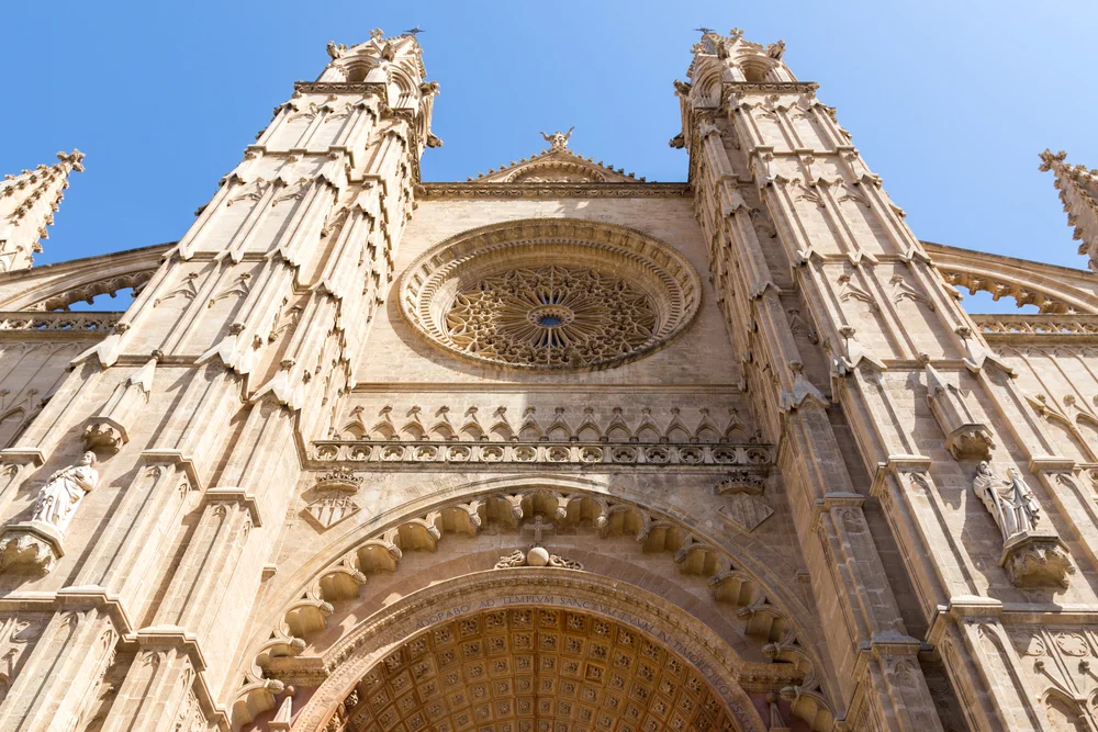 La Capilla de la Virgen y La Catedral Pinares