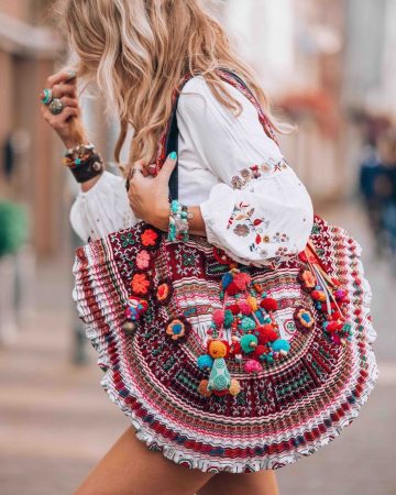 Look con bolso boho