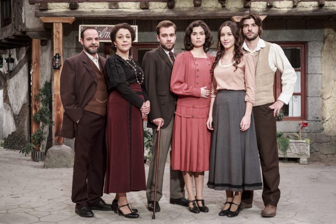 Los actores de 'El secreto de Puente Viejo'.