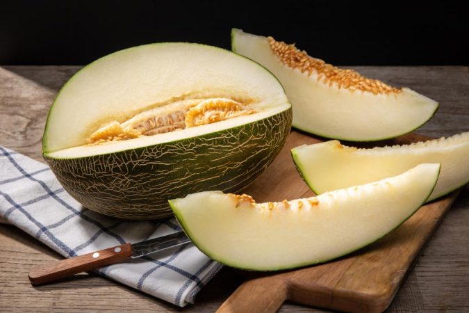 Si vas a apretar algo, que sean los extremos del melón