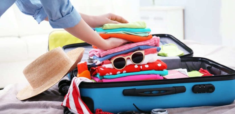 TikTok nos enseña este truco para maximizar la ropa que cabe en tu maleta de mano 41 Merca2.es Hay trucos para todo