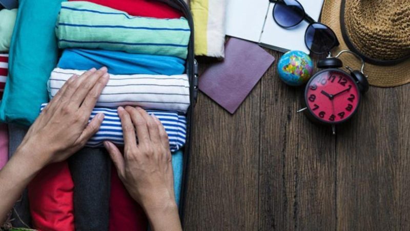TikTok nos enseña este truco para maximizar la ropa que cabe en tu maleta de mano 47 Merca2.es Son una real muestra de ingenio