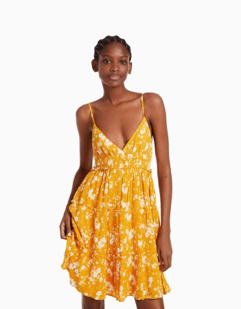 Las ventajas del vestido ‘halter’ de Bershka: el básico estrella del verano