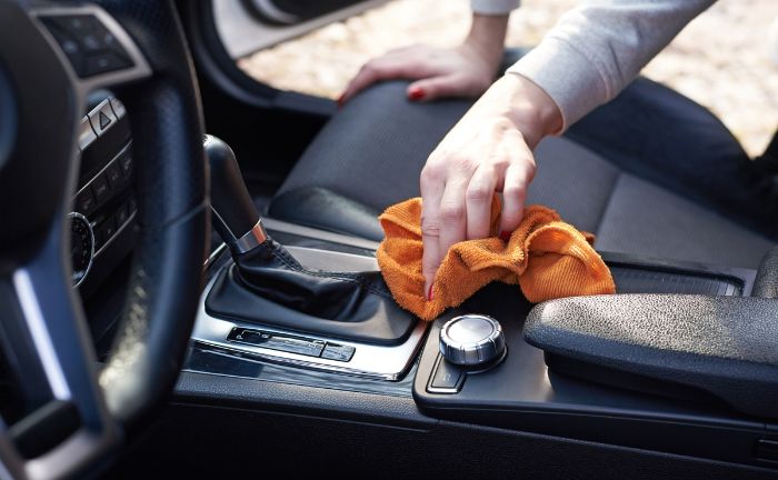 Deja el interior de tu coche como nuevo con este truco