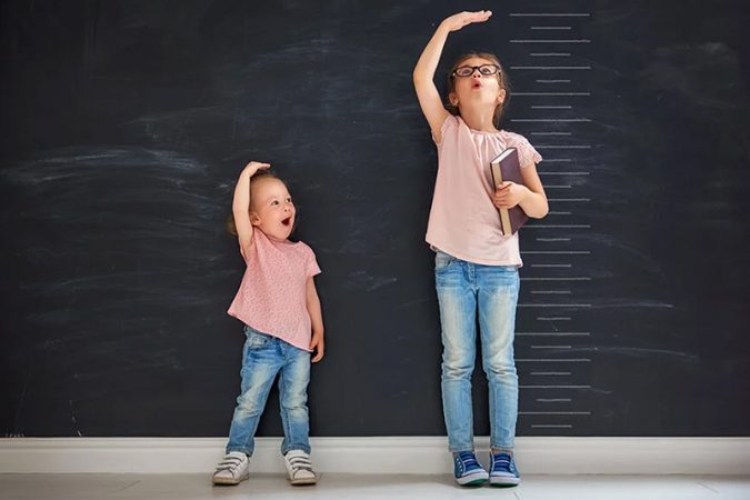 ¿A qué edad dejan de crecer los chicos y las chicas? 8 Merca2.es El principal factor que incluye con la edad y el hecho de crecer