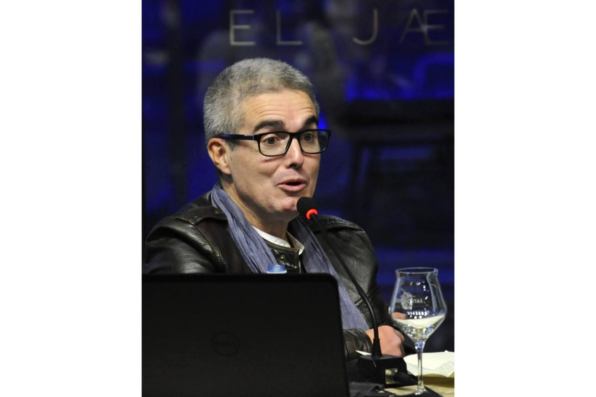 La nueva apuesta del grupo Olé Libros por la poesía y narrativa de calidad, Loto azul