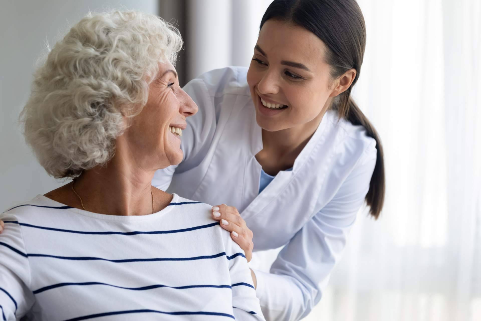 Atención especializada y calidad de vida para el cuidado de personas mayores de la mano de Family Servit