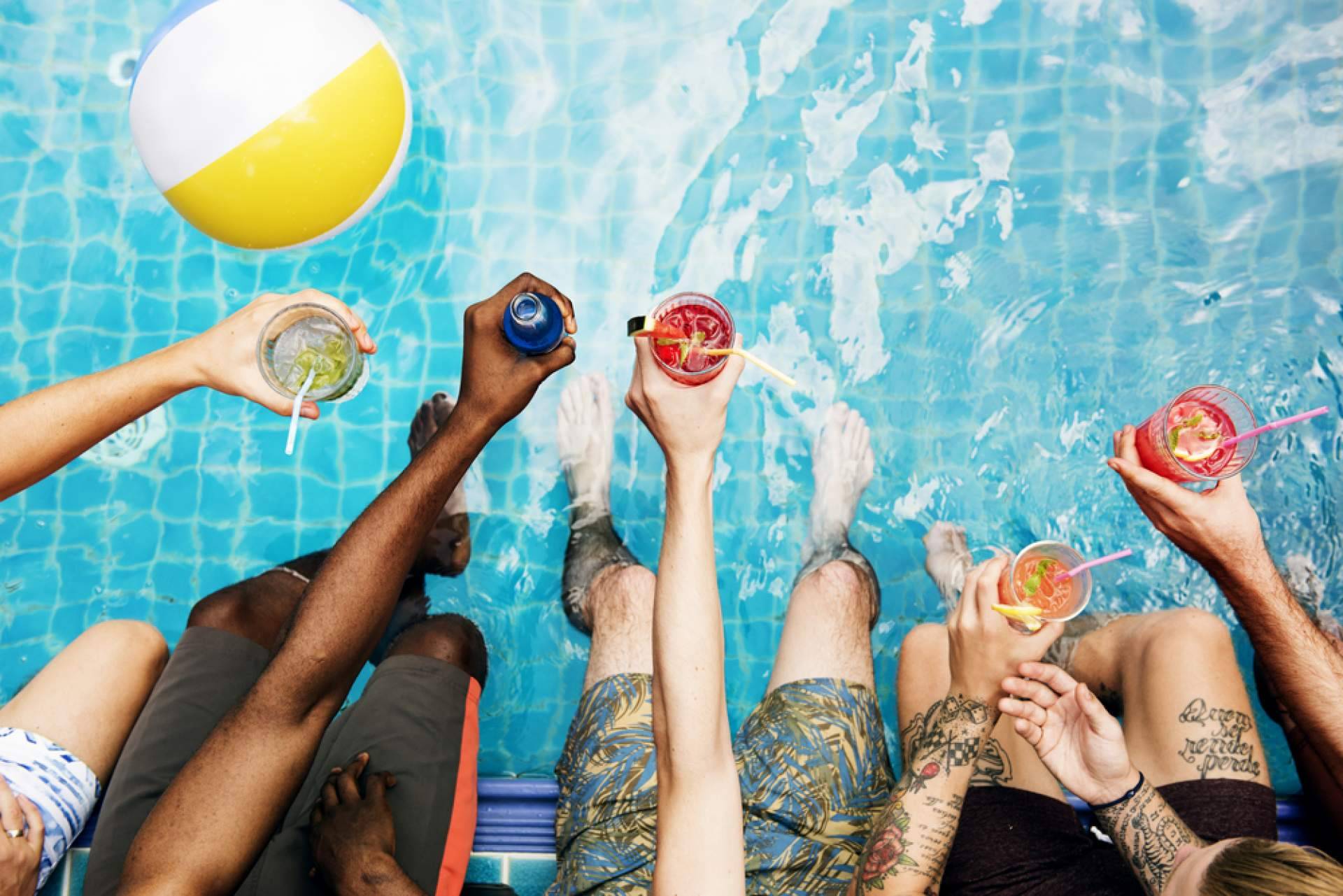 Despedidas Salou, una empresa de referencia en el sector de las despedidas, presenta su fiesta pool party en Salou