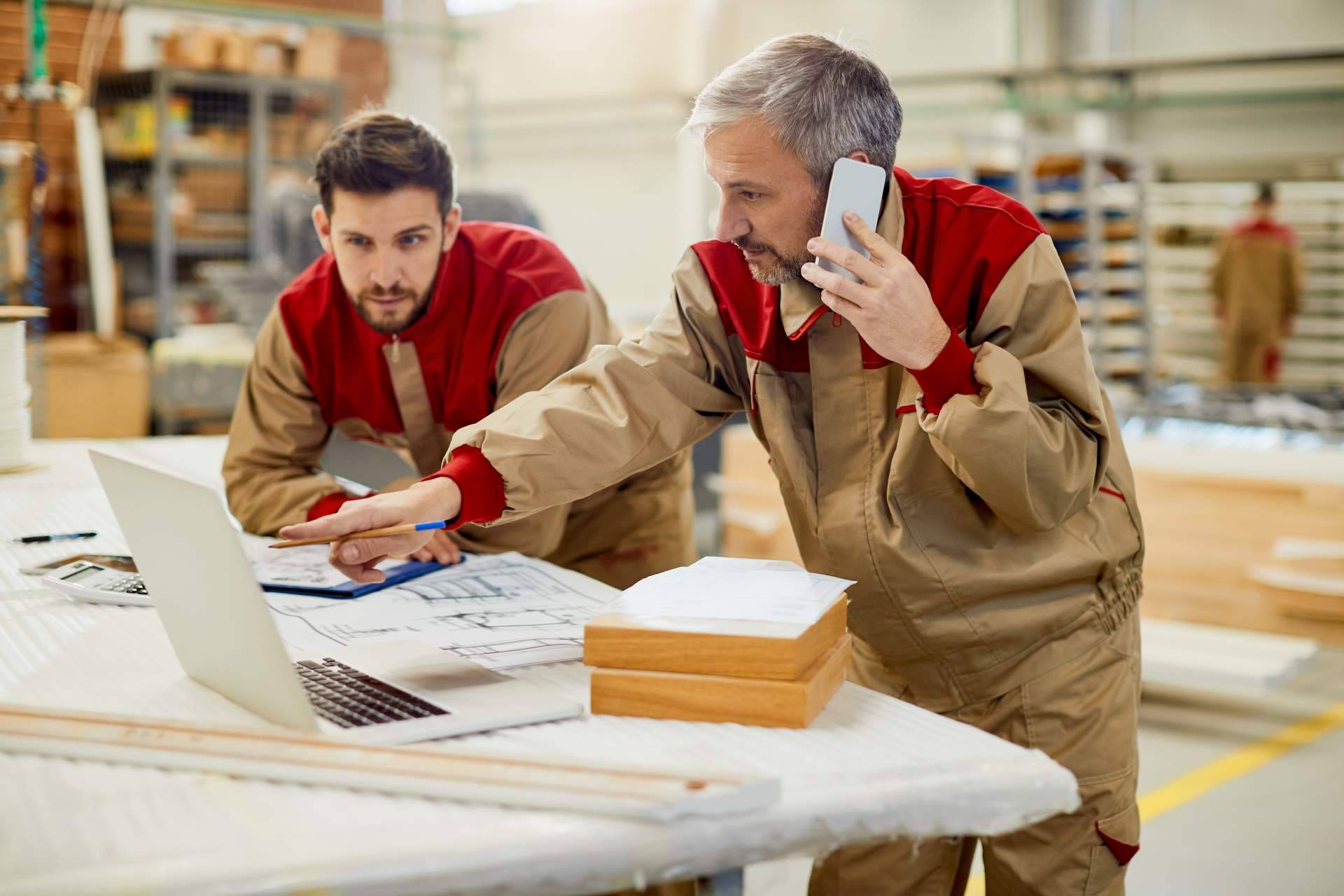 La alternativa a WhatsApp para eliminar conversaciones de trabajo de los móviles de los empleados, con Ommnio