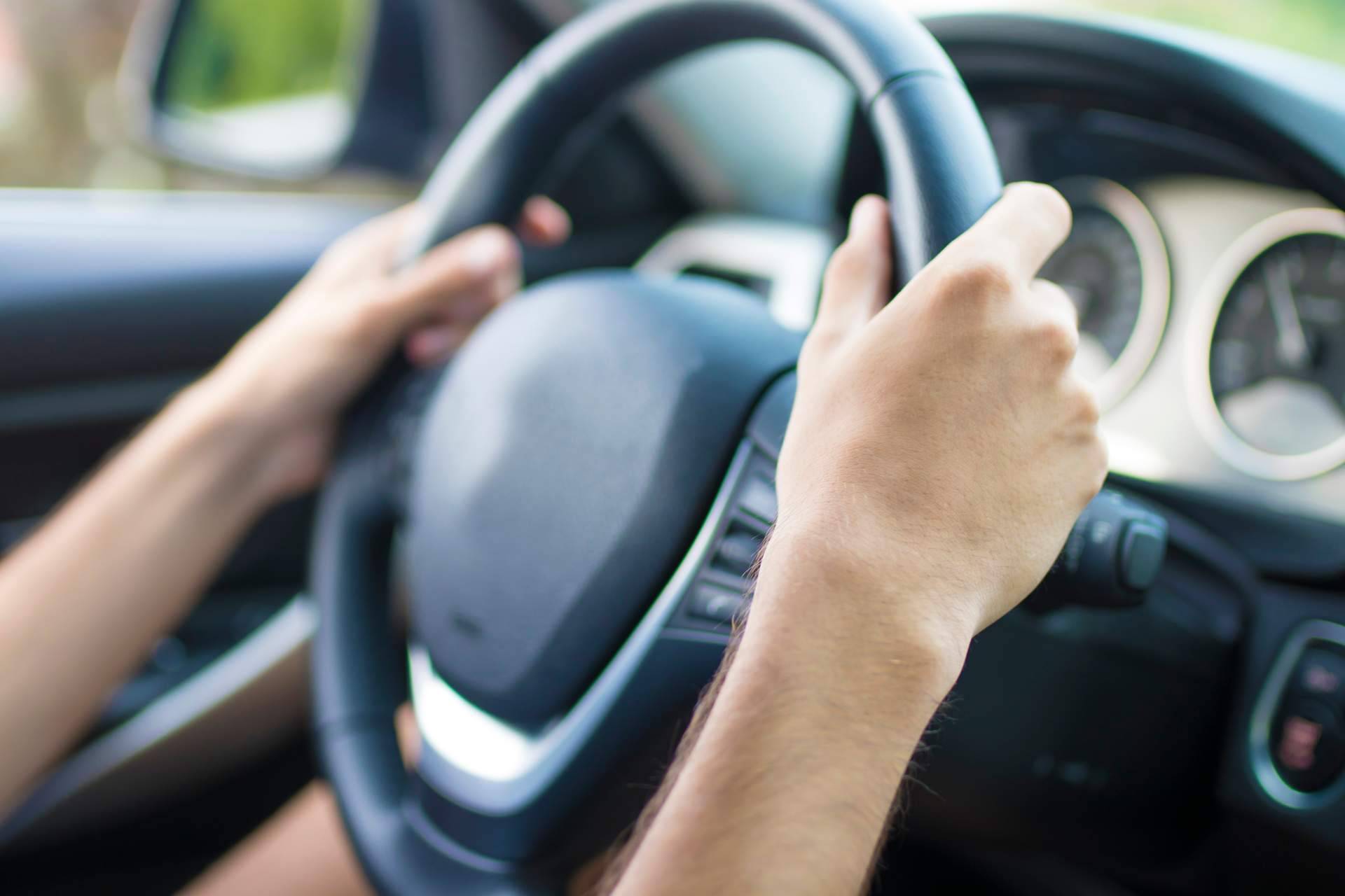 ¿Qué mantenimientos hay que hacer a un coche en verano antes de viajar?