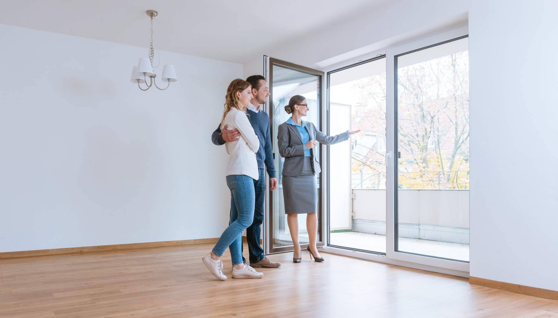 Realtyplus sobre cómo convertirse en agente inmobiliario con poca inversión