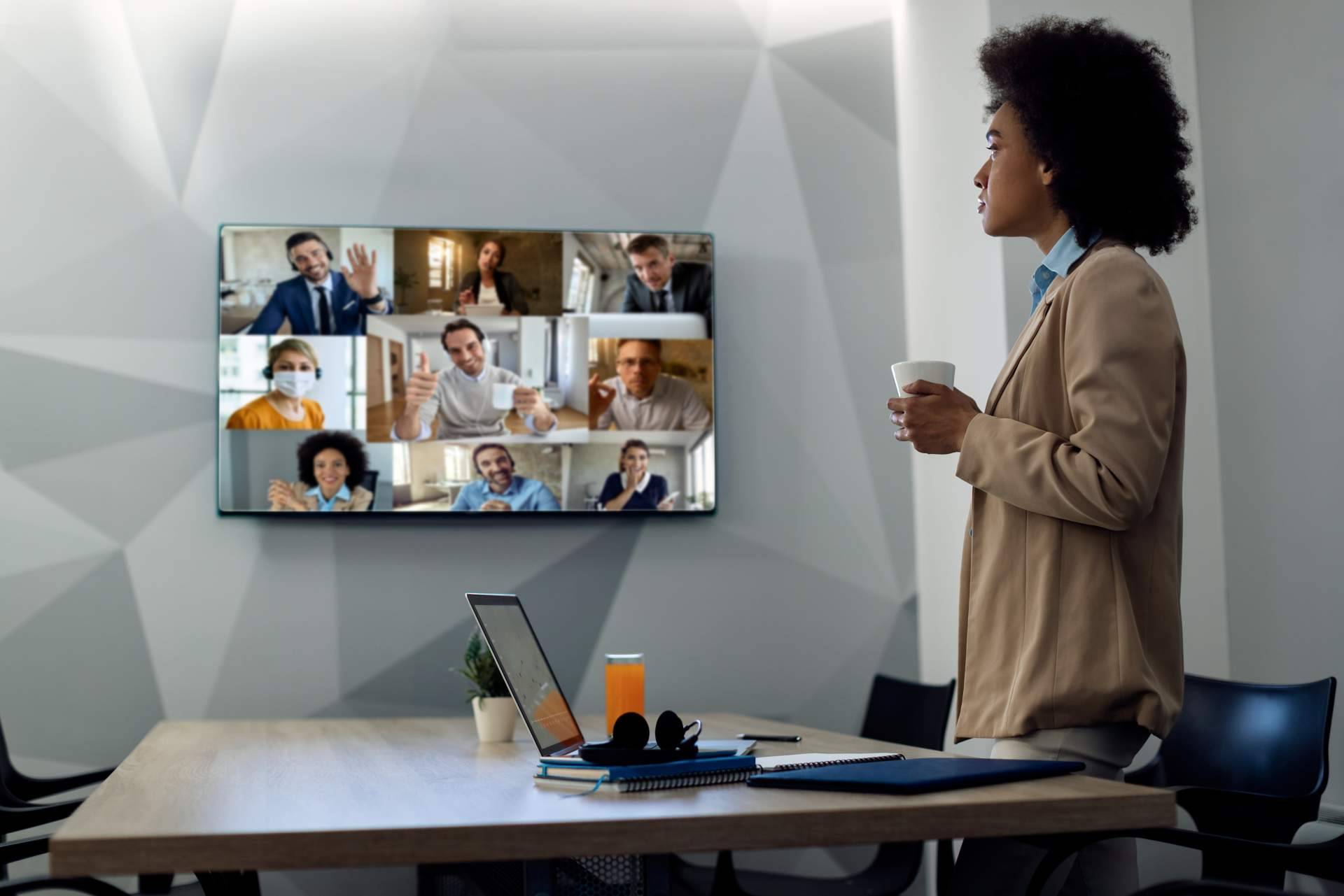 El trabajo híbrido se ha convertido en una tendencia real y tangible
