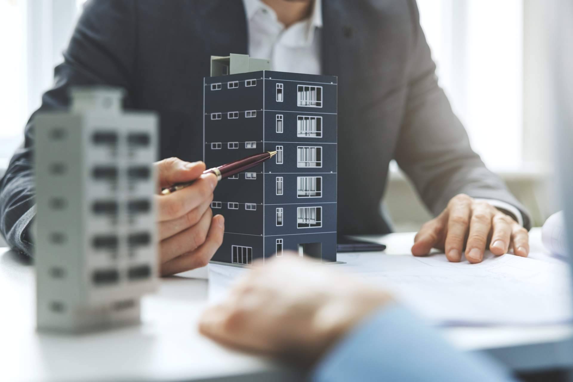 Servicios profesionales para la compraventa de pisos con la inmobiliaria en Miami, UTG Miami