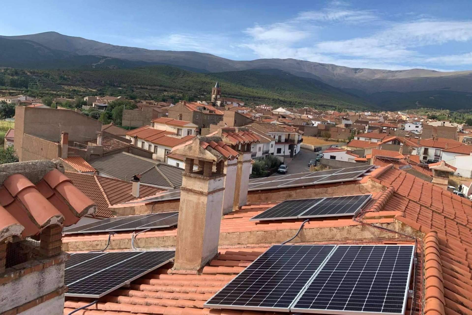 Innovar en la transición hacia la energía solar fotovoltaica, con Lidera Energía