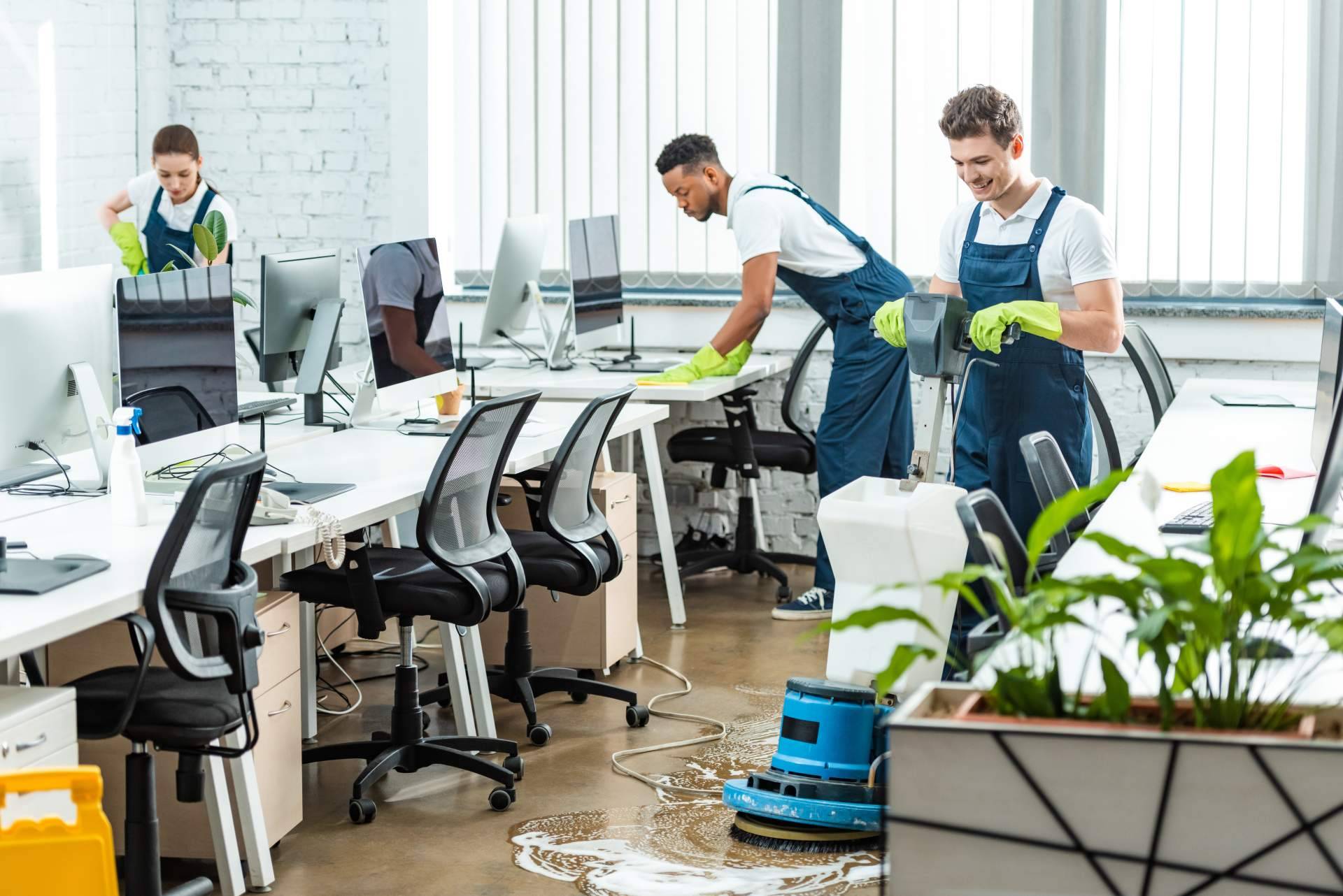 Los especialistas de Klearfy y los servicios de limpieza para empresas que ofrecen