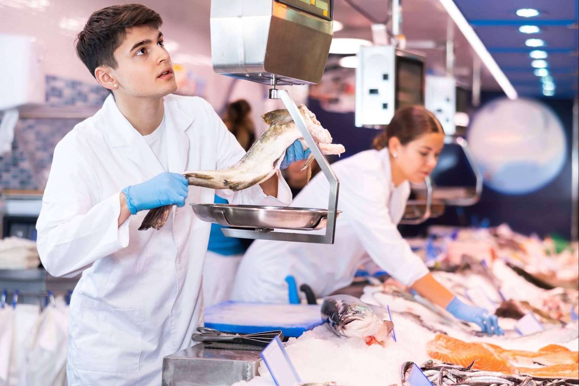 Pescadería Younes Ceuta cuenta con una gran variedad de pescados y mariscos en Ceuta y Algeciras