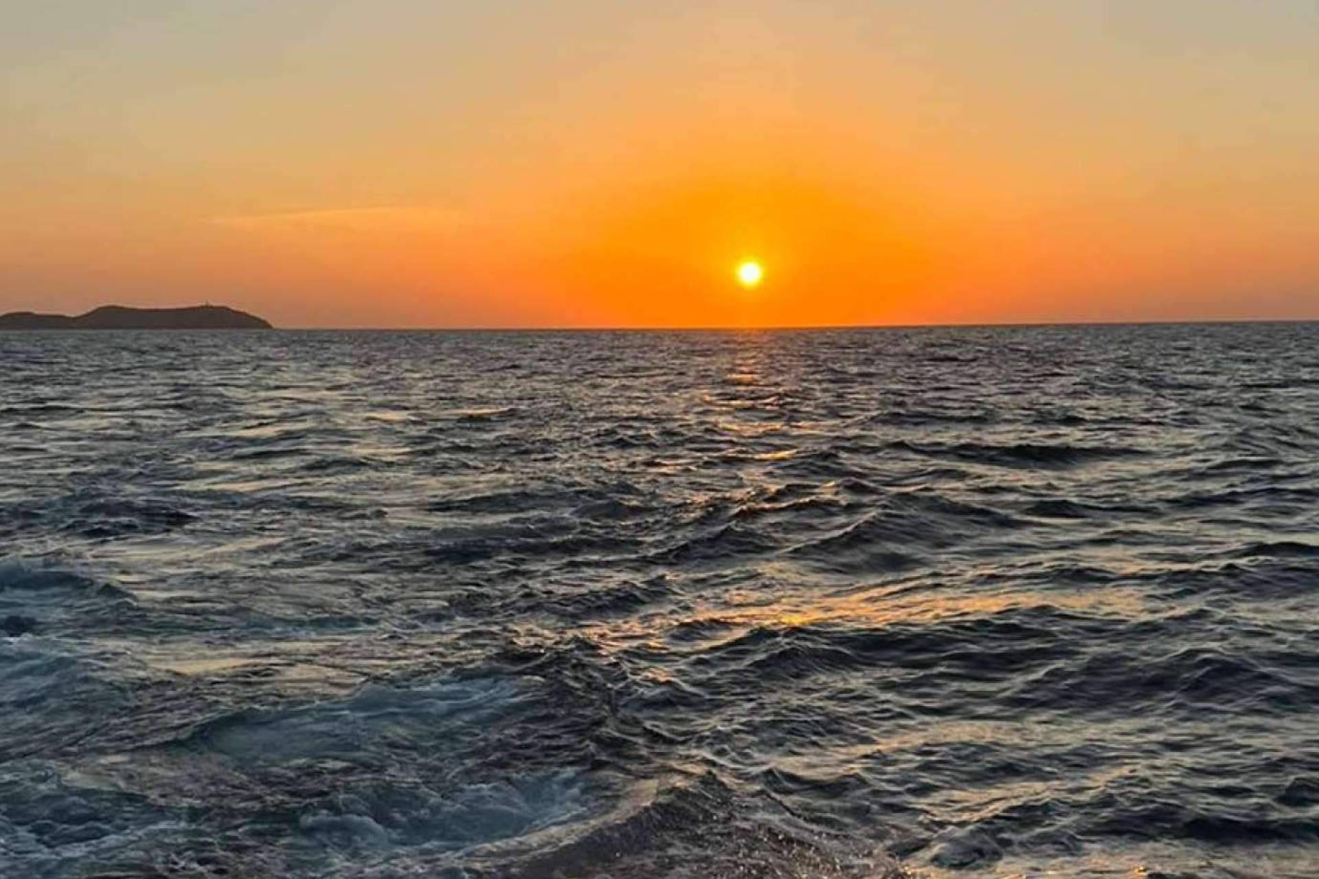 Practicar deportes acuáticos en las playas más conocidas de Ibiza es posible de la mano de Float Your Boat
