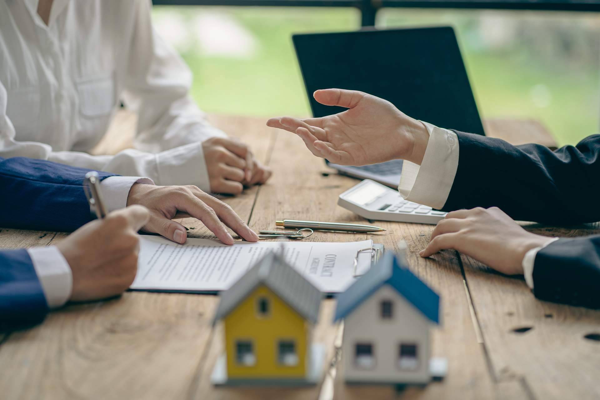 La relevancia de contar con un asesor inmobiliario y las ventajas de tenerlo online