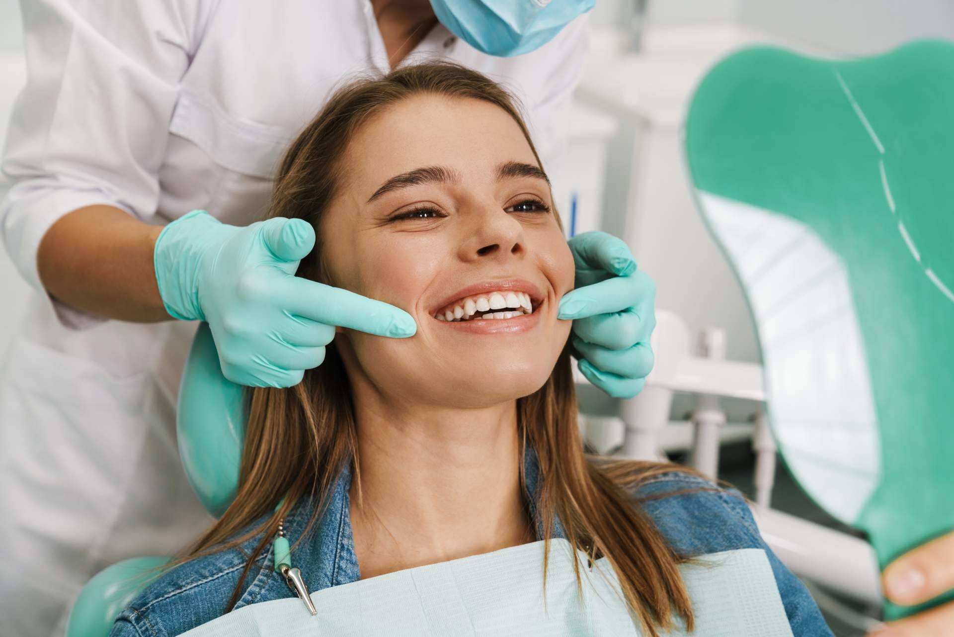 Disfrutar de un cuidado completo para la boca de la mano de AXA Dental