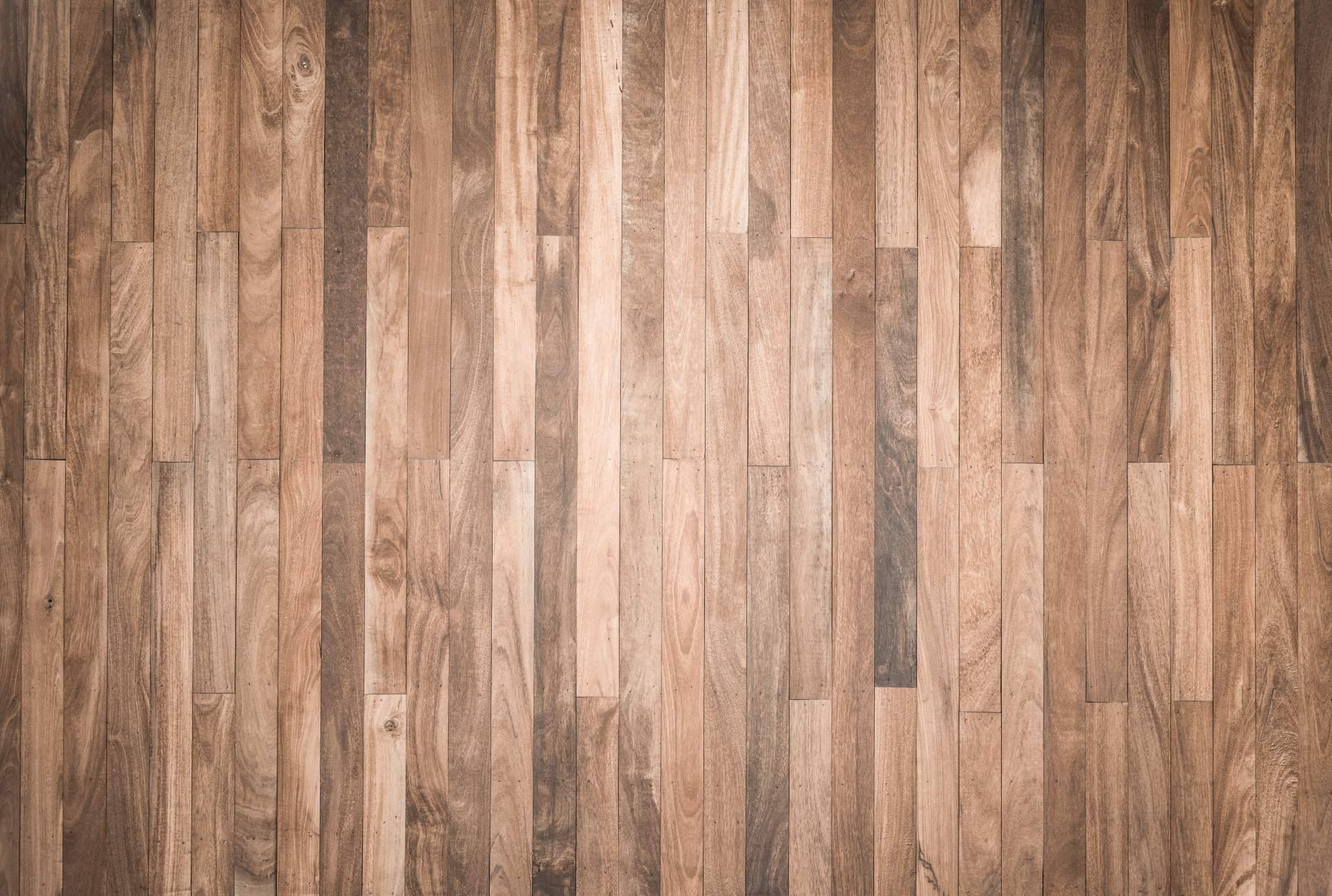 ¿Cuál es la diferencia entre la limpieza de un suelo de madera y uno laminado?