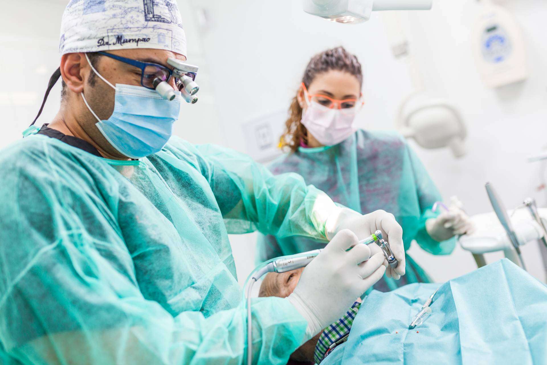 Una clínica odontológica que atiende urgencias dentales en Sevilla durante las 24 horas del día, Dental Implantologie