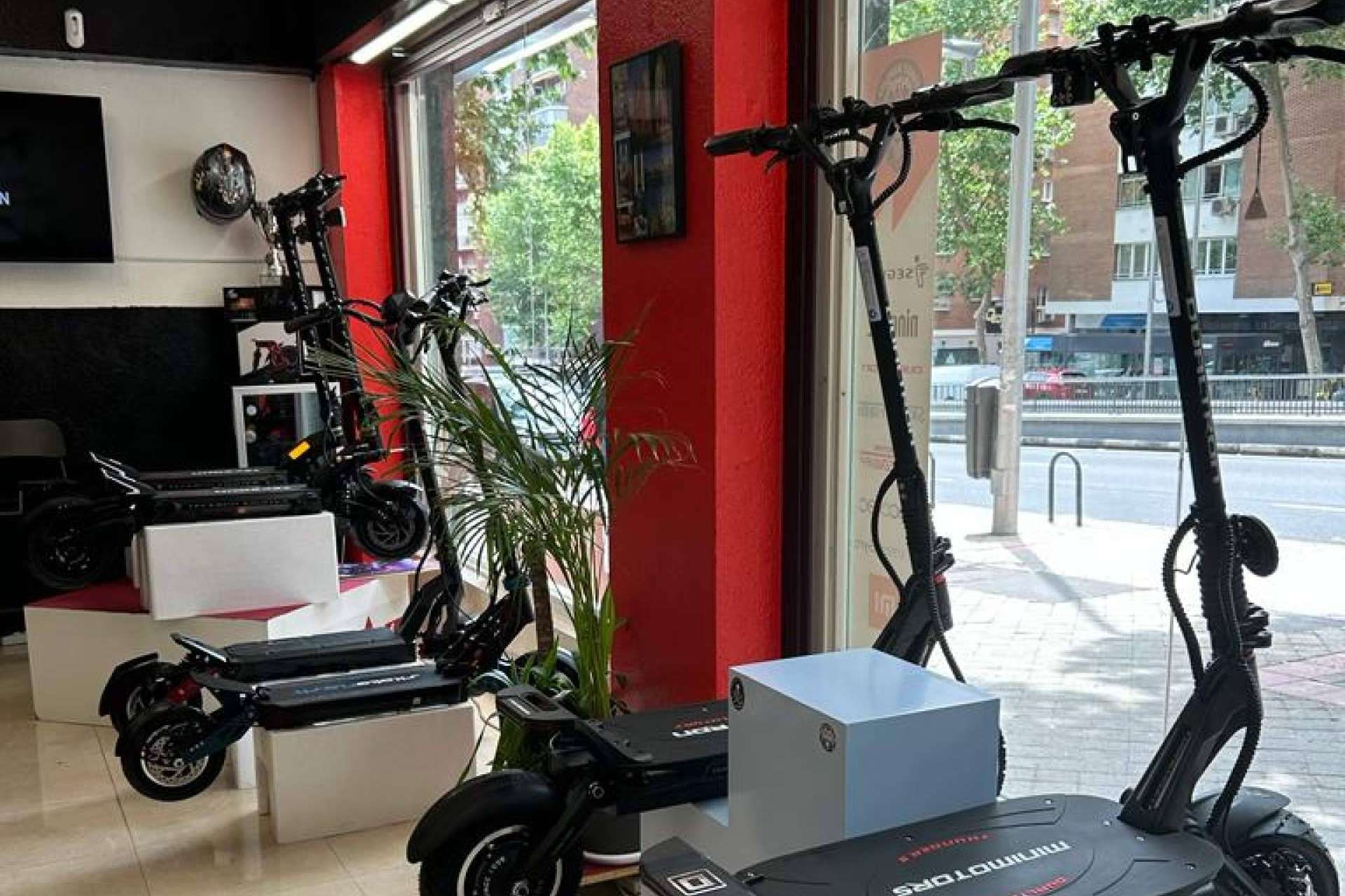 Patinetes eléctricos Madrid con HTO Urban Mobility