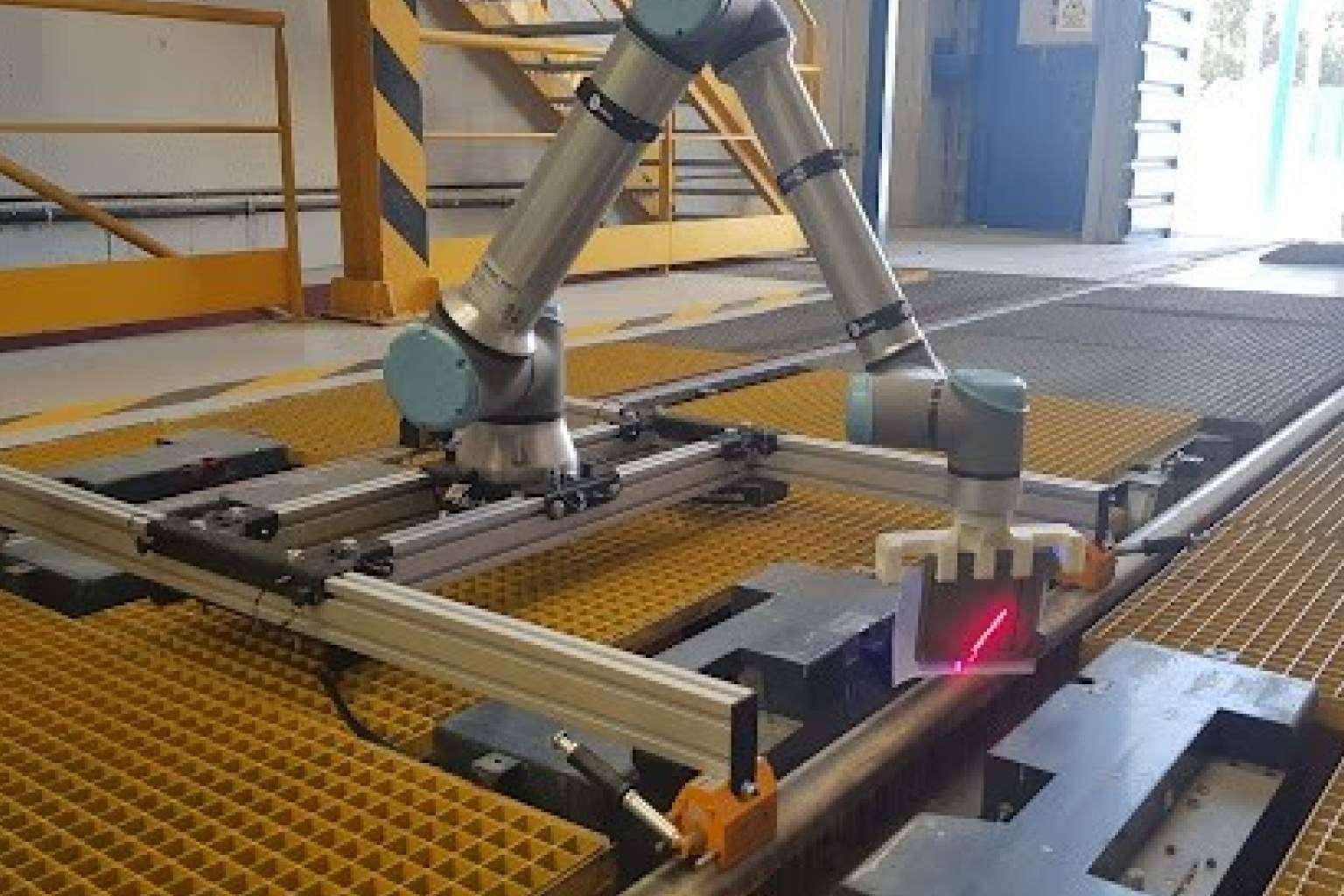 La solución para la instalación de equipos industriales en remoto, realidad aumentada y robots colaborativos