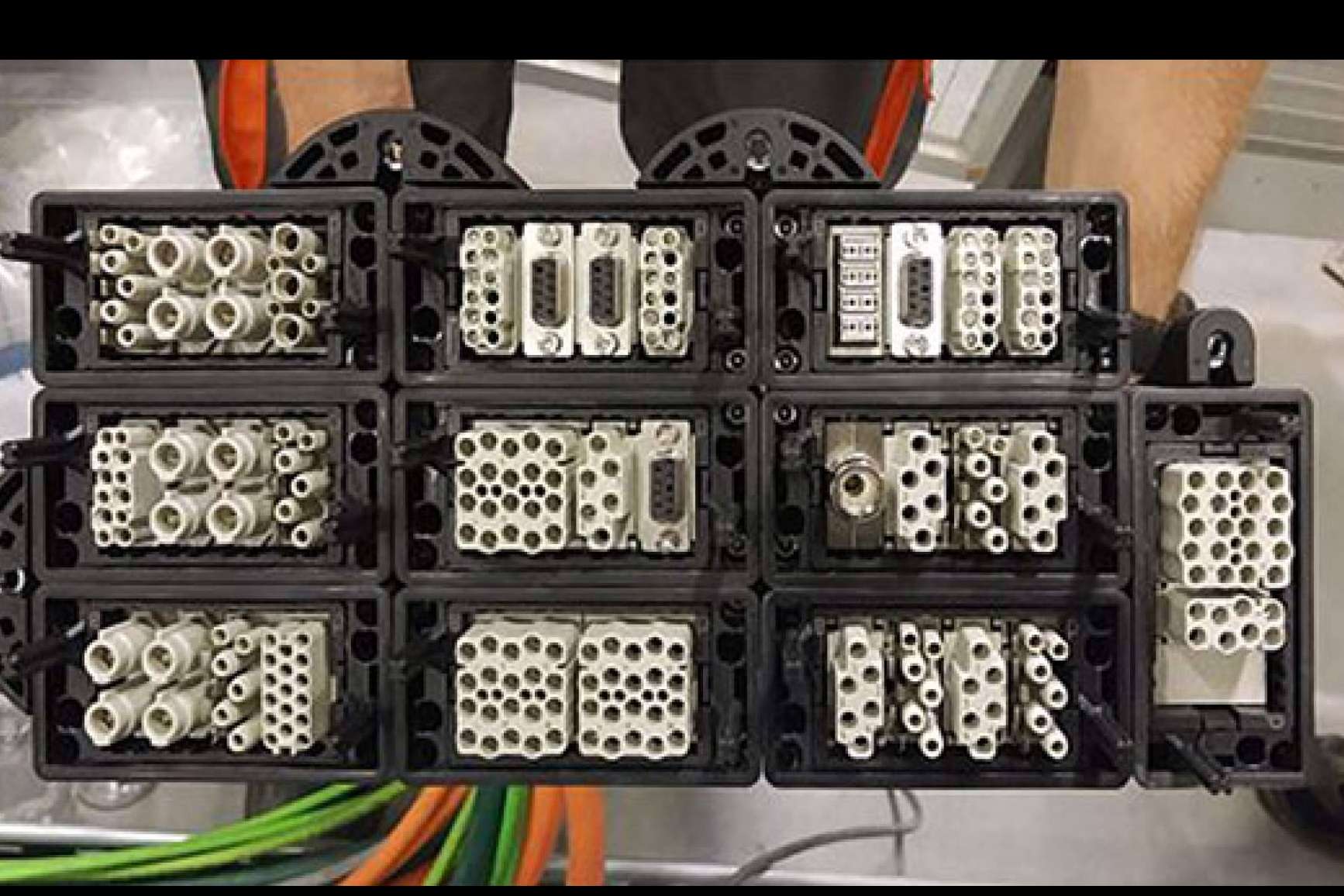 El conector Module Connect de igus reduce los tiempos de inactividad en fábricas
