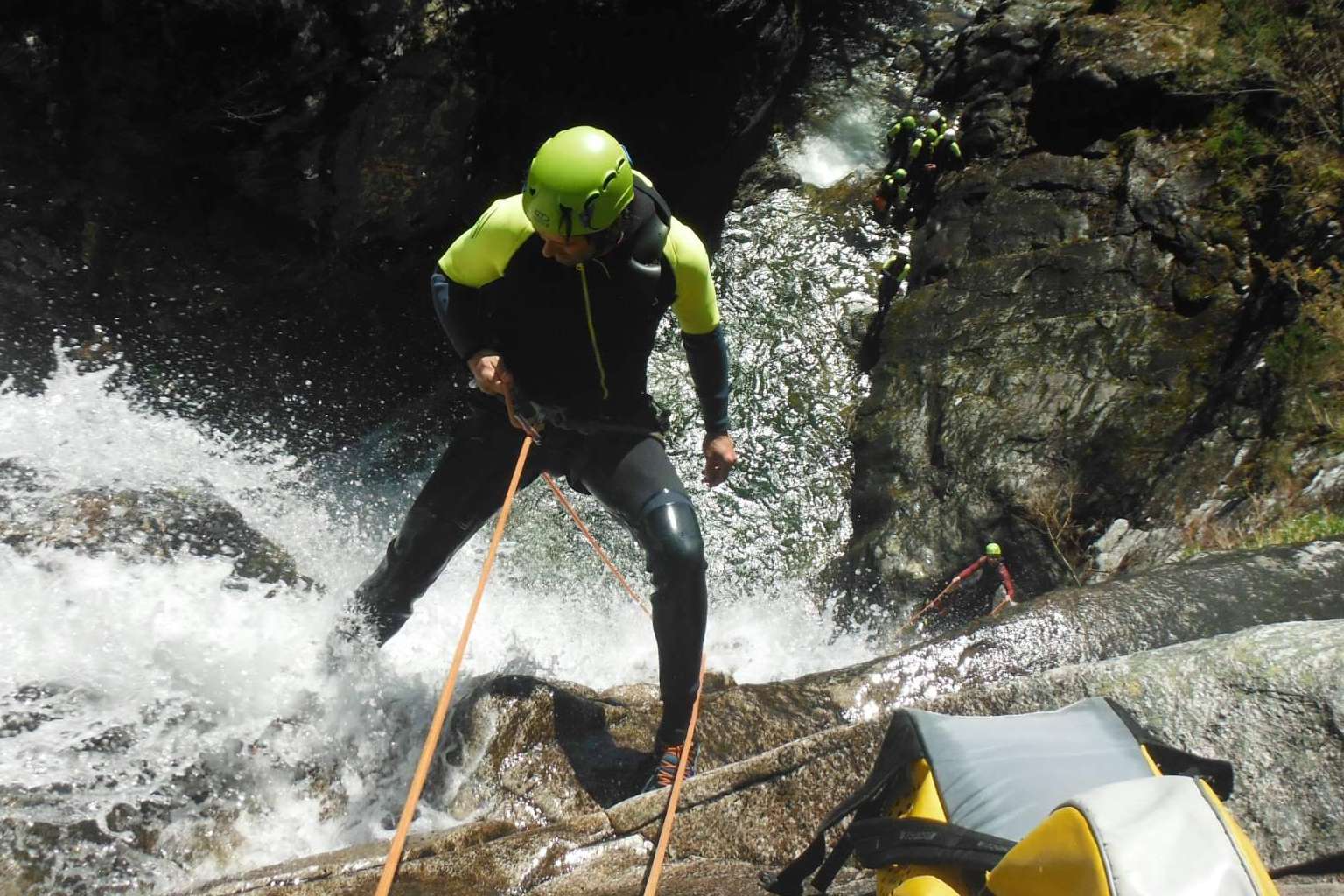Hacer barranquismo en Galicia con Turac Aventura