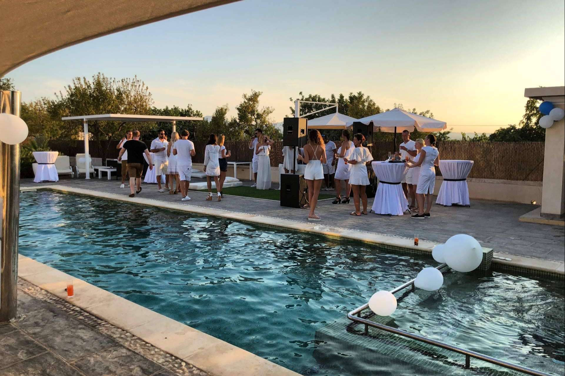 La empresa profesional de audiovisuales y alquiler de sonido en Ibiza y Barcelona, AlquilerSonido