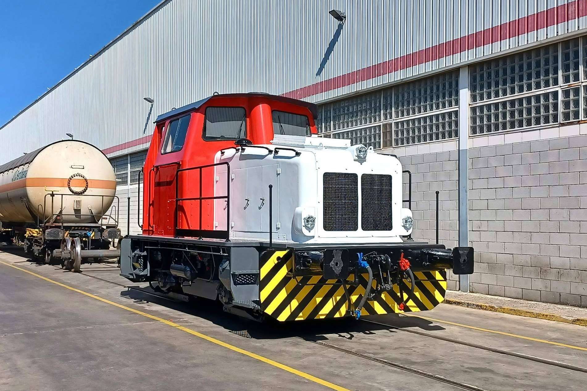 La Fundación del Patrimonio Ferroviario restaura una histórica locomotora de REPSOL