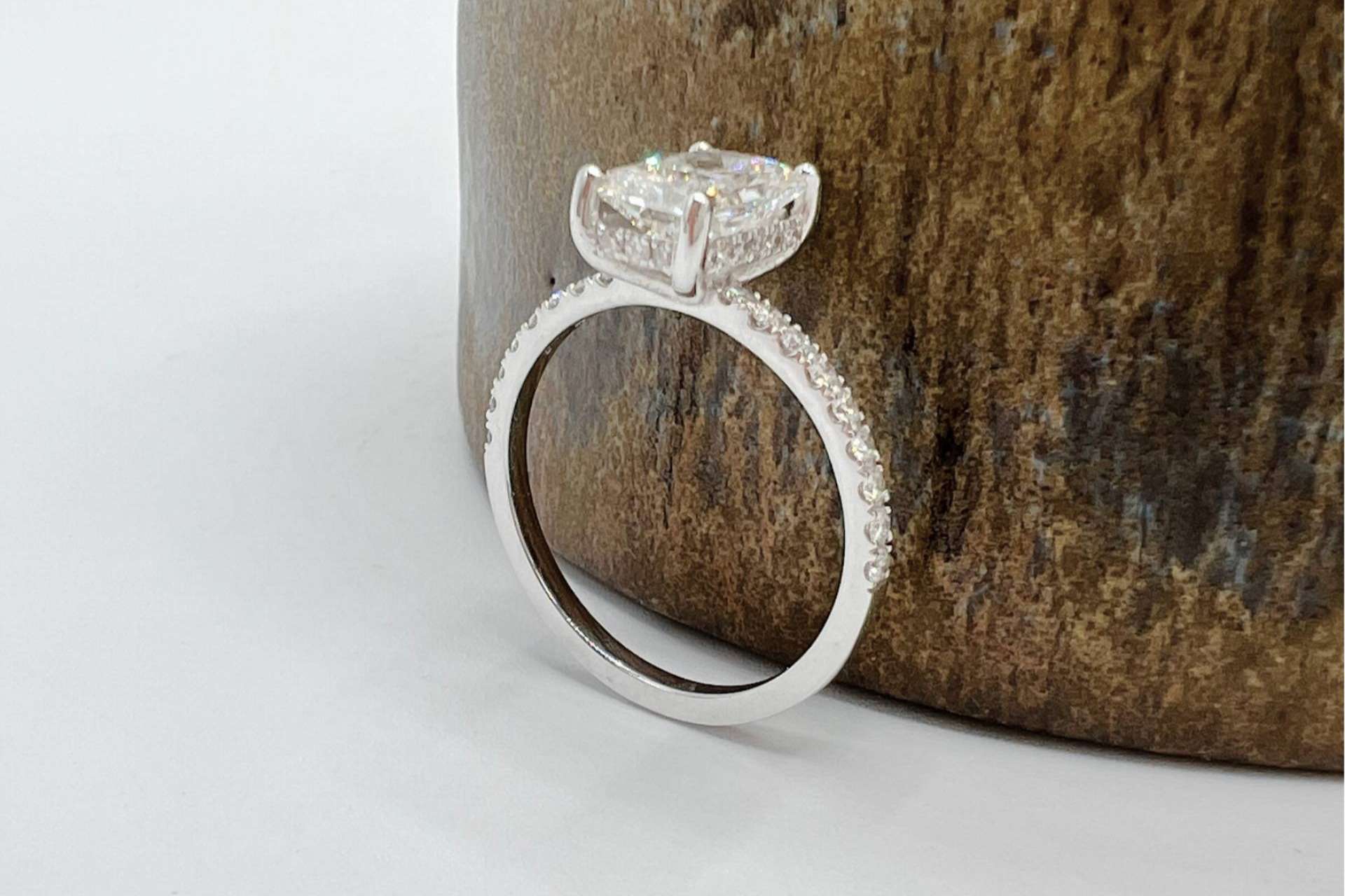 Diana, el anillo de compromiso de Mimoke con una esencia especial