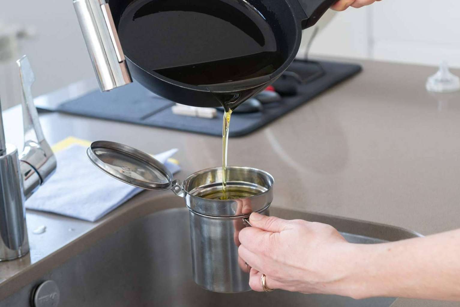 La importancia de reciclar el aceite usado de cocina. Alternativas disponibles de reciclaje y reutilización