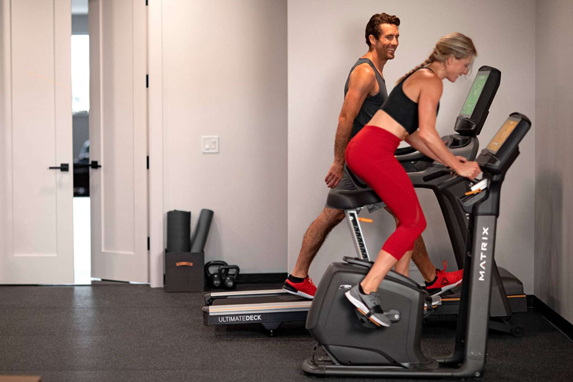 Ejercitarse en casa con Johnson Fitness & Wellness y sus máquinas Matrix de alta calidad