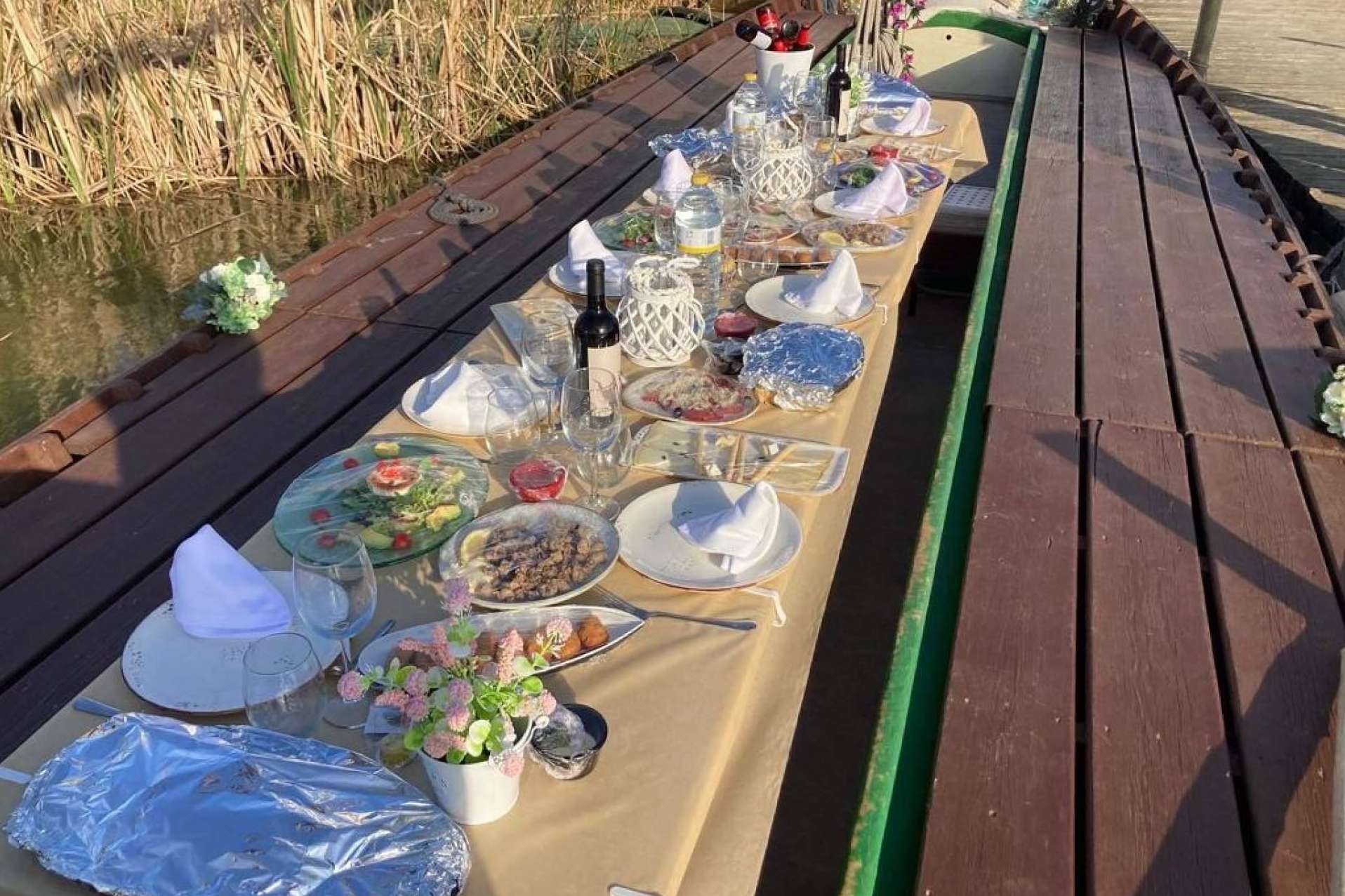 Visitar La Albufera en barca es un plan idóneo en verano, con Albumar