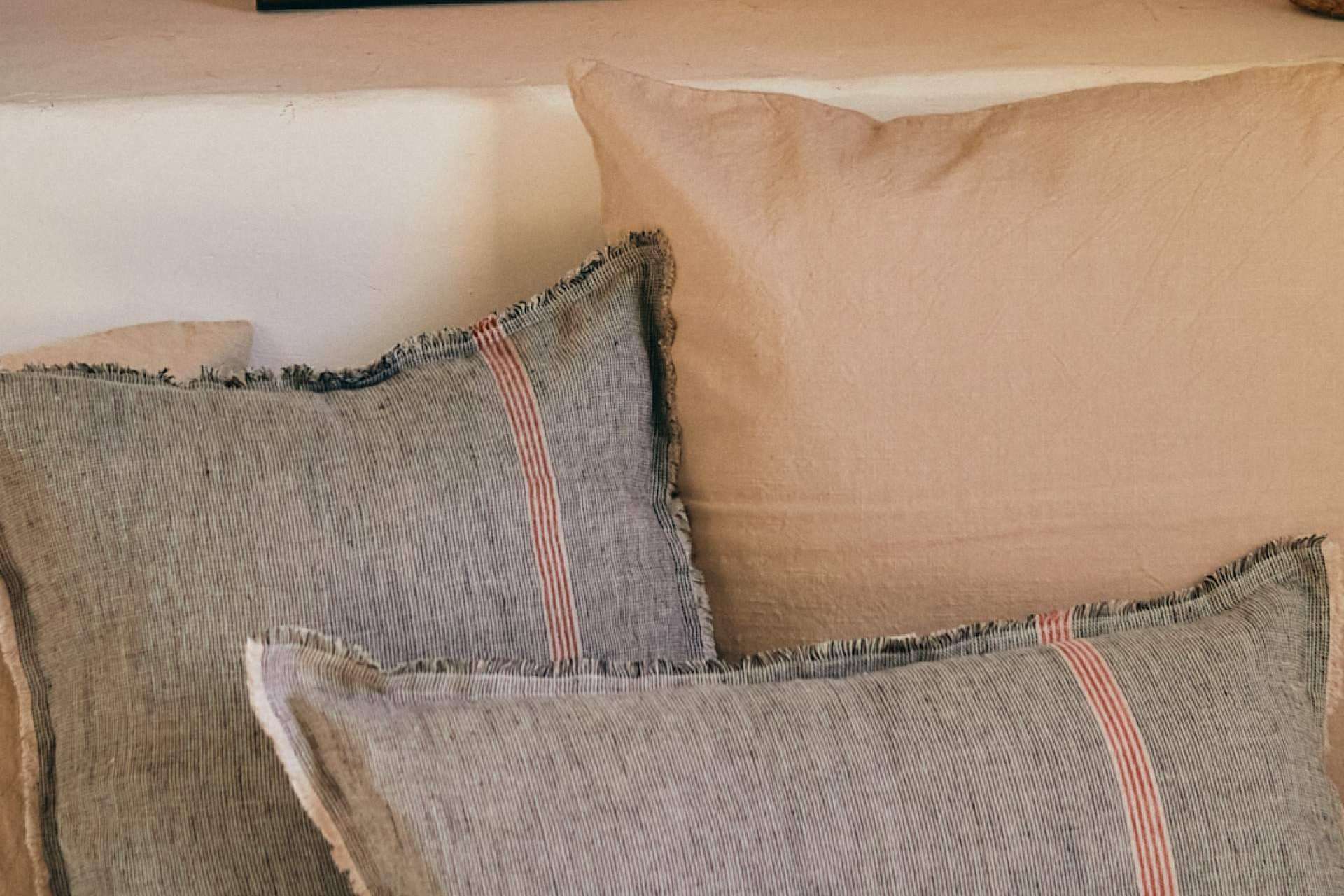 Fundas de cojín de Calma House; elegancia y comodidad en cada detalle