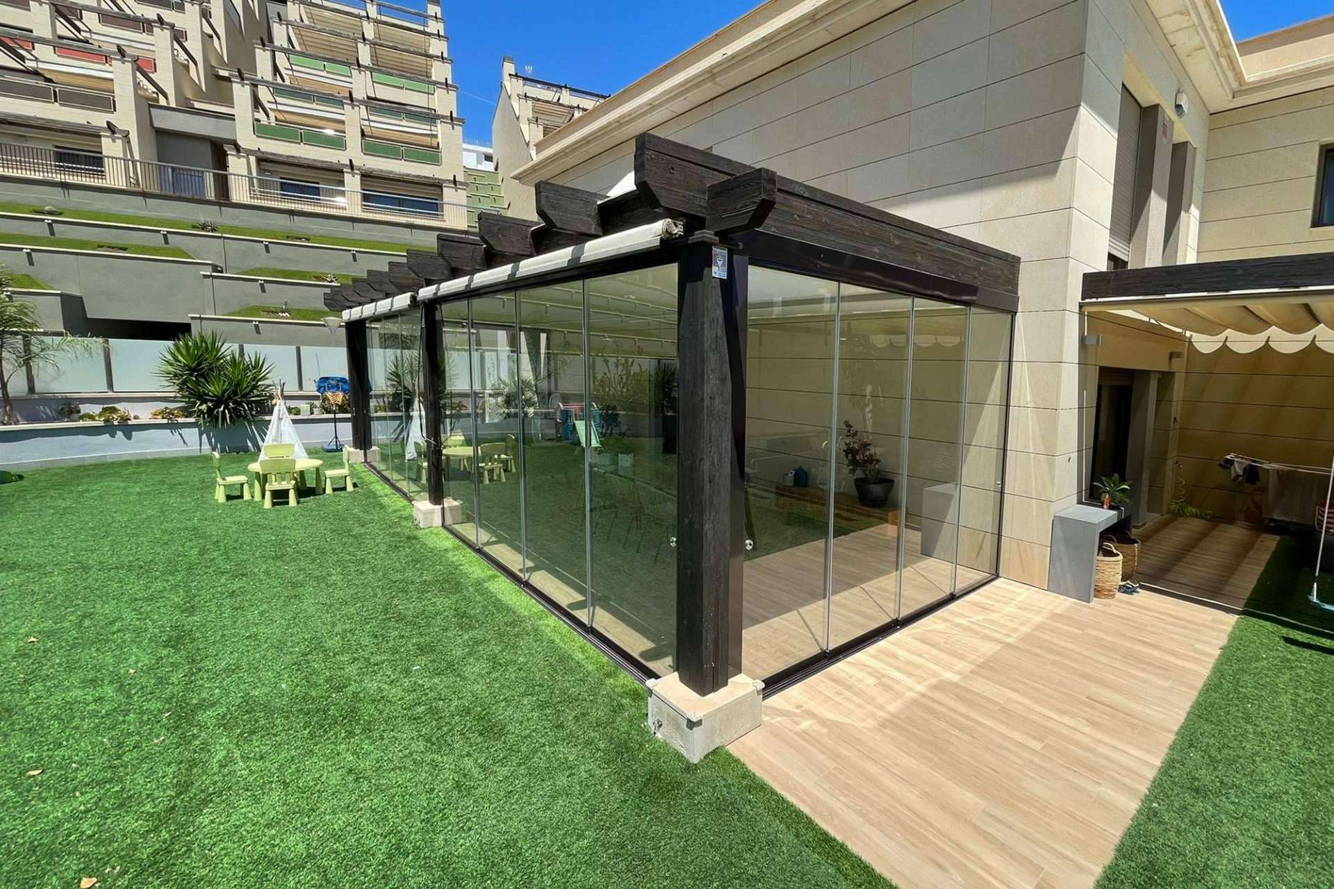 Airclos pone a disposición diseños de cortina de cristal corredera