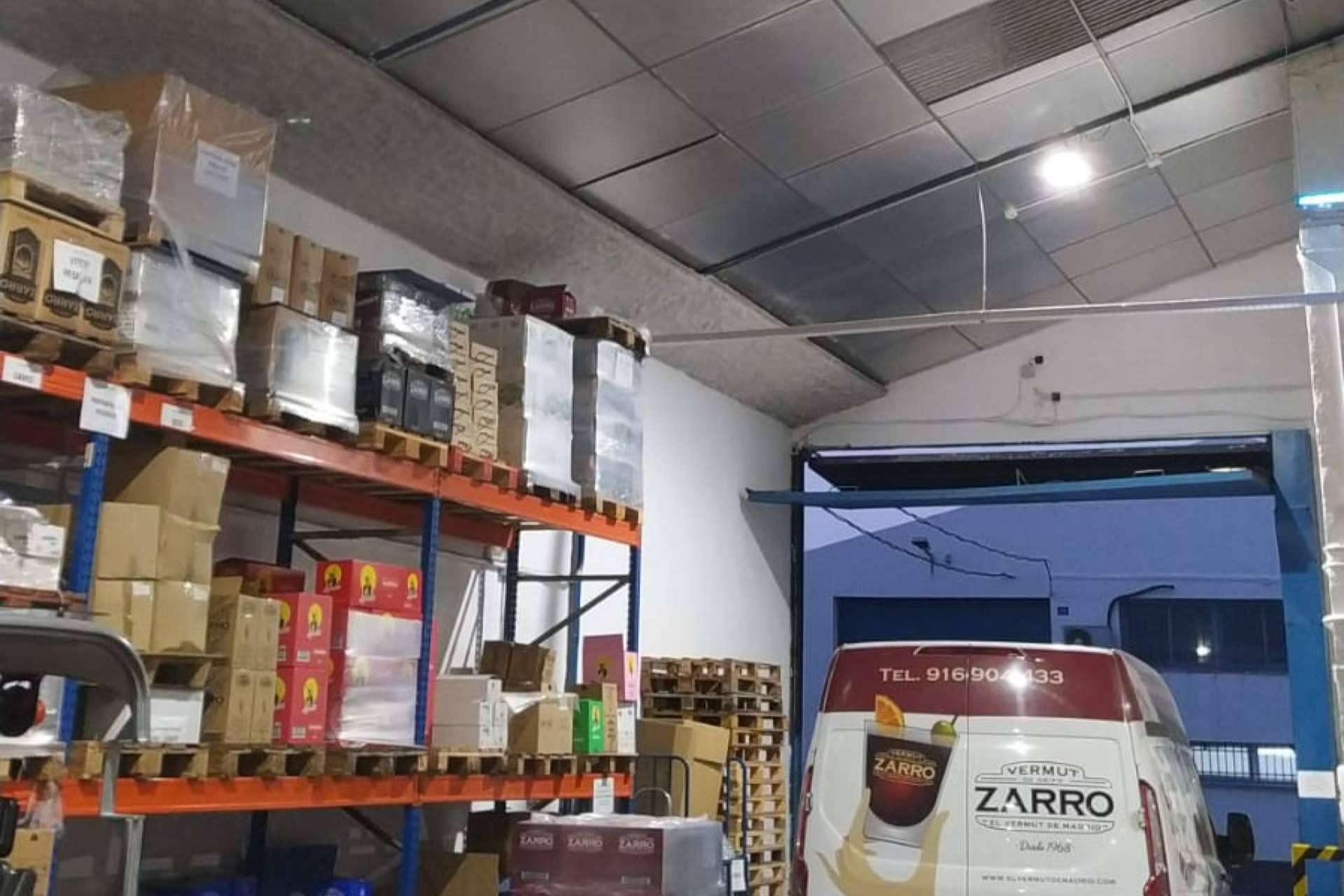 Iluminación de naves industriales de Vermut Zarro, con ÓptimaLED