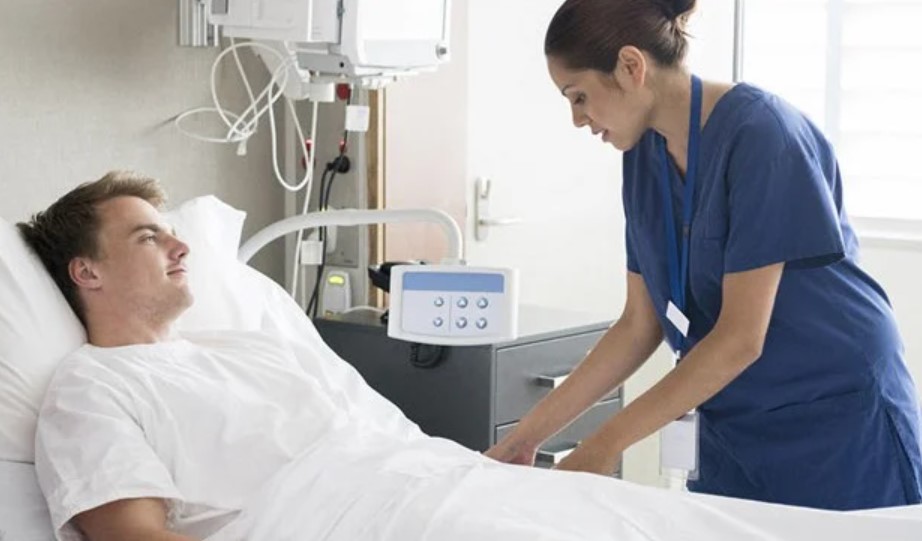 Un paciente muere practicando sexo con una enfermera en el parking de un hospital