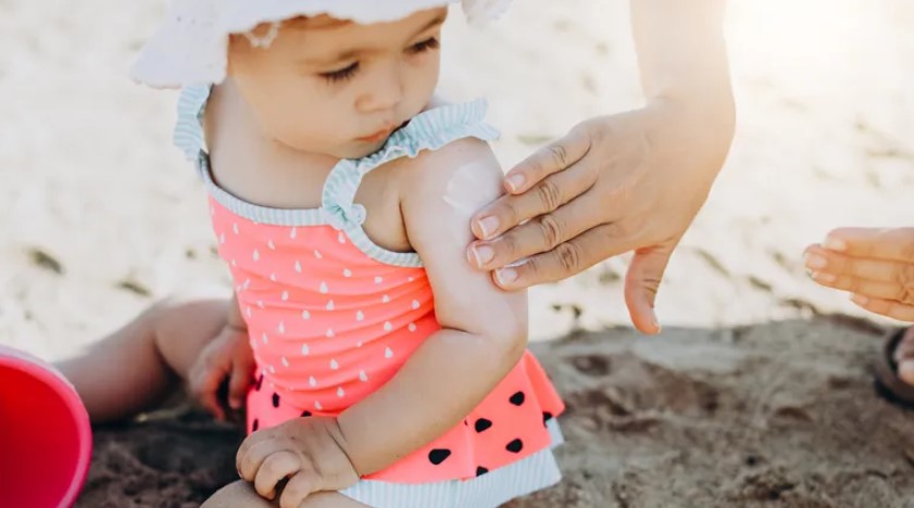 Los mejores fotoprotectores para proteger a los niños este verano