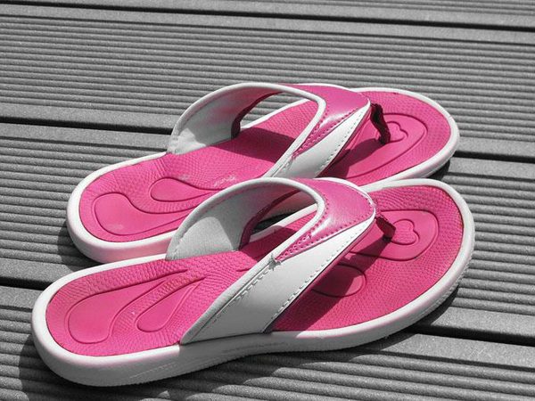Para las sandalias de gamuza