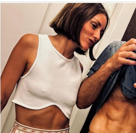 Viste como Olivia Palermo con este top de Zara rebajado a 1,99 euros