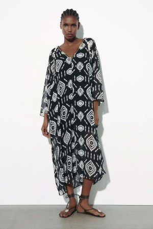 Disfruta en Zara de los vestidos camiseros más elegantes y pijos de este verano ¡échales un vistazo! 66 Merca2.es ¿Por qué los vestidos camiseros son tan populares?