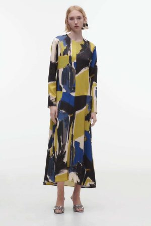 Holgados, elegantes y fresquitos vestidos largos de verano de Zara por menos de 20€ 105 Merca2.es Vestido largo estampado