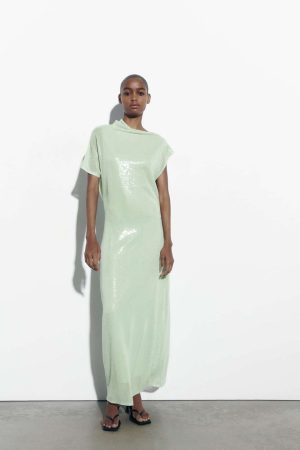 Holgados, elegantes y fresquitos vestidos largos de verano de Zara por menos de 20€ 107 Merca2.es Vestido largo con lentejuelas