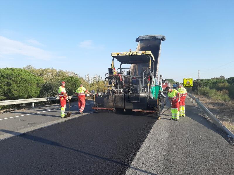 El Gobierno invierte más de 300 millones de euros en la mejora del firme de 1.516 kilómetros de carreteras