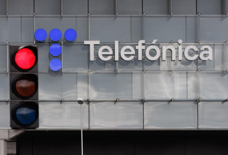 Telefónica se alía con Starlink, de Elon Musk, y amplía la conectividad para las empresas en el mundo